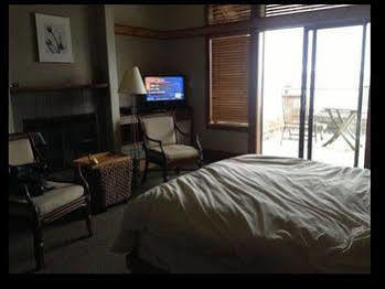 The Inn At Langley Exterior photo